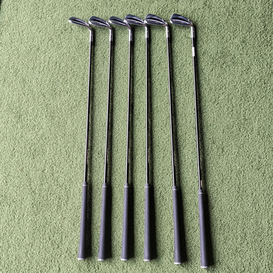 G425 7-PW+UW+SW, Distanza Graphite, White Dot